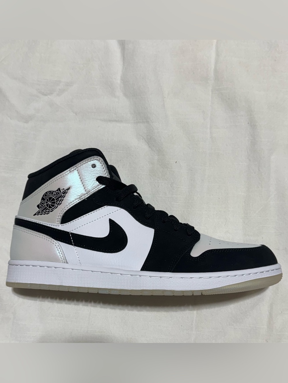 Nike Air Jordan 1 Mid SE
Diamond Shorts
